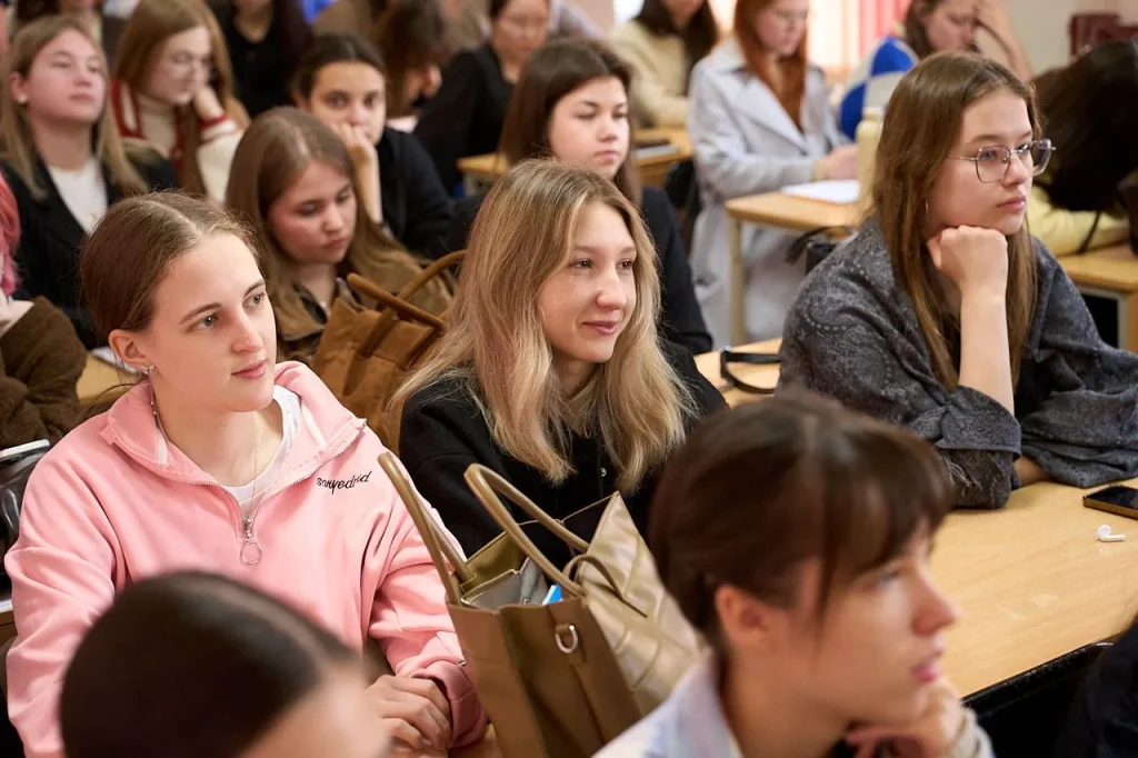 ЗОЖ как социальный иммунитет: студенты АГУ обсудили защиту от радикальных идей